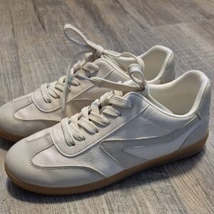 Dolce Vita Sneakers 7.5